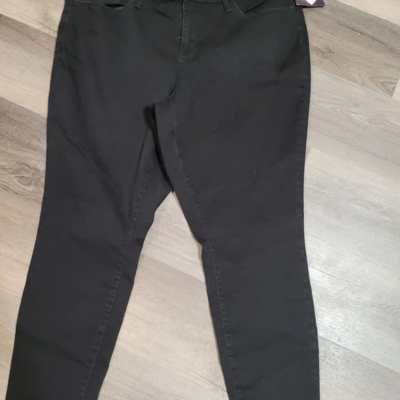 📌SOLD📌Black jeans - Picture 2 of 3
